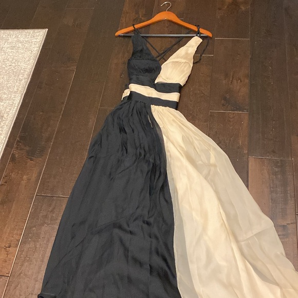 COPY - Maxi dress evening gown BNWT size S. will fit tall girl with 34 A/B. - Picture 6 of 6